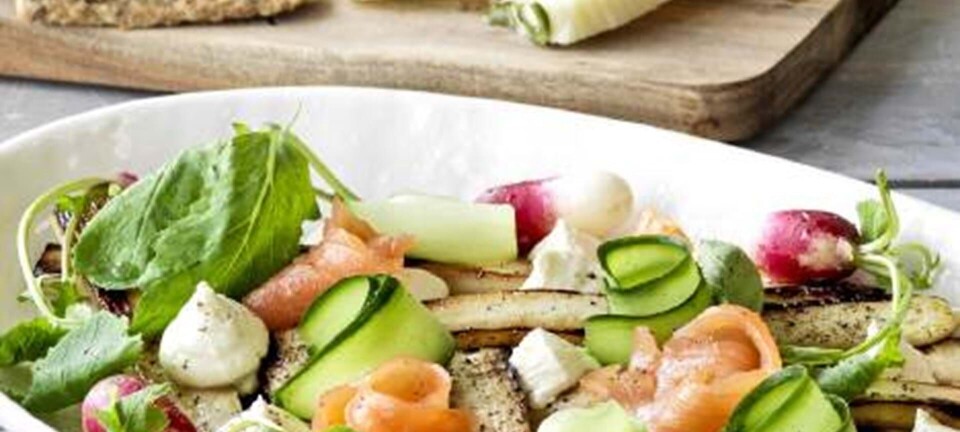 'Brændte' hvide asparges med røget laks