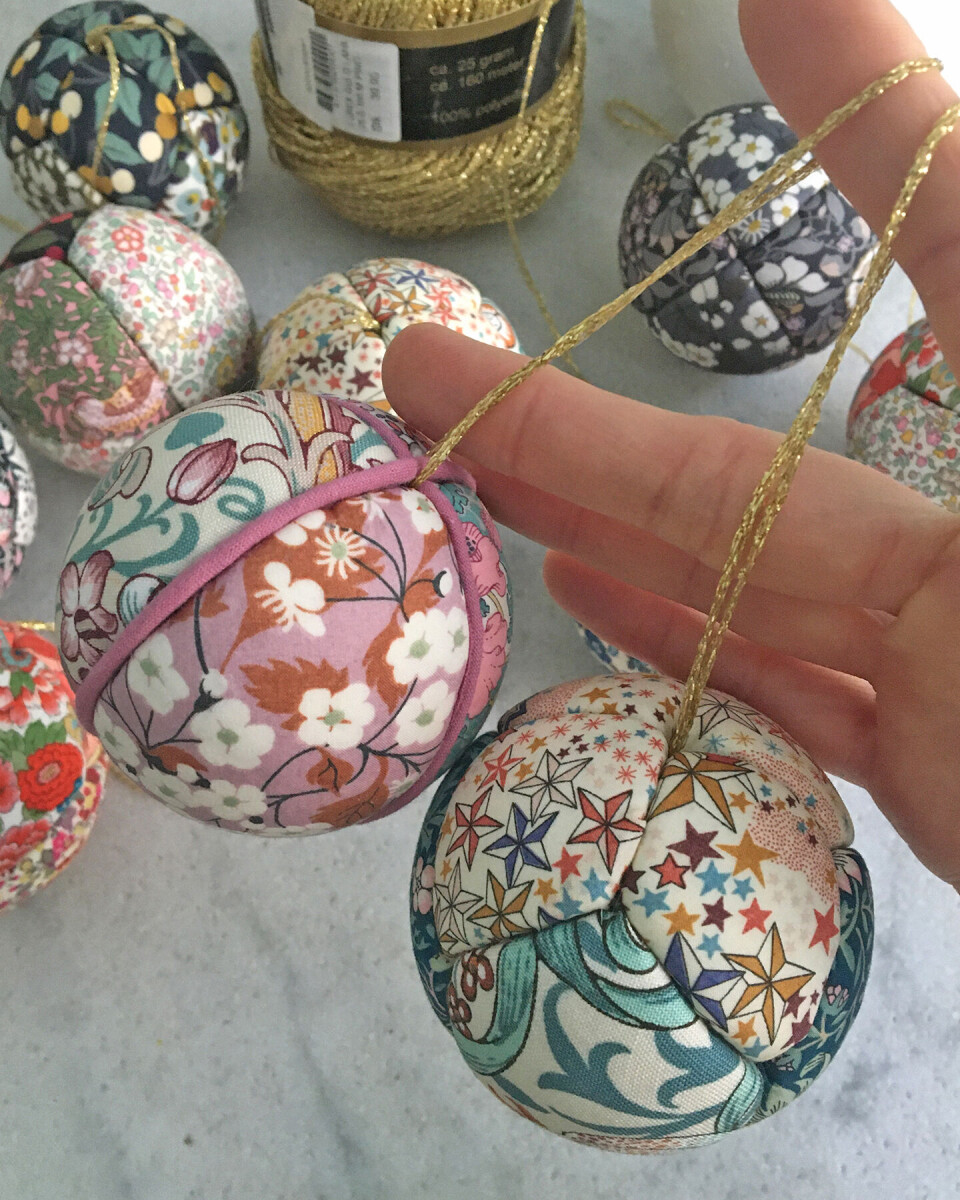 DIY julekugler i patchwork