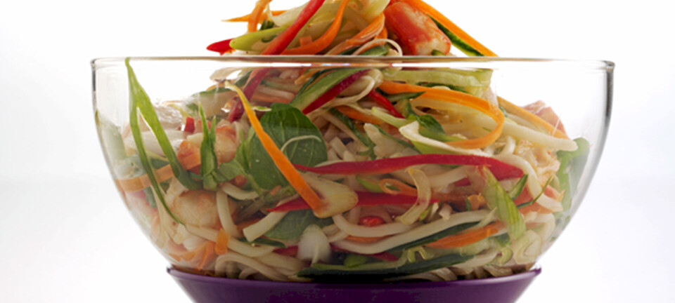 Nuddelsalat med kongekrabbe