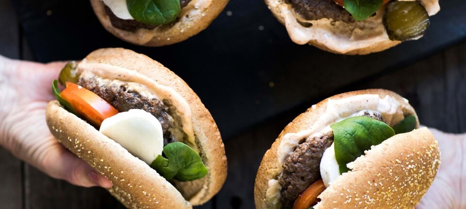 Forårsburger med frisk mozzarella, spinat og tomat