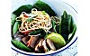 Inspiration til Mortens aften: Spinatsalat med and og nudler