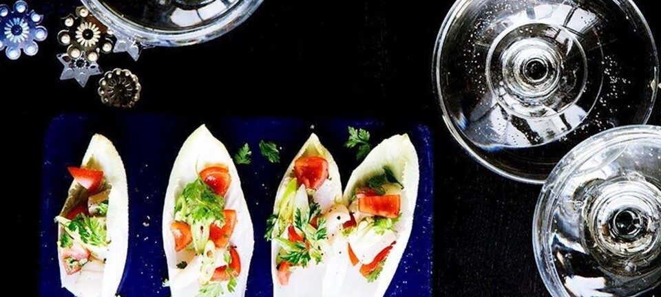 Julesalat med cheviche af kammusling