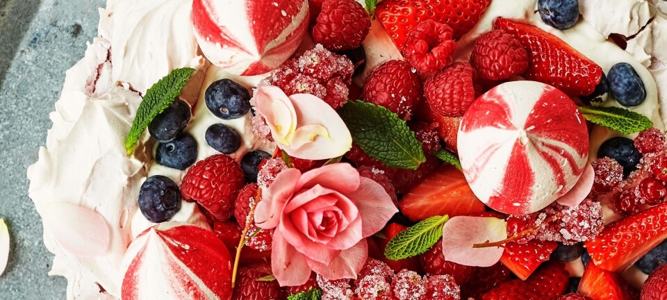 Smuk pavlova med bær & tigerkys