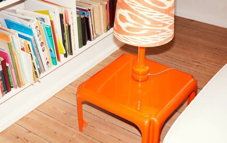 Sidebord fra Vico Magistretti fundet i Sverige. Lampen er fra MO Lamps.