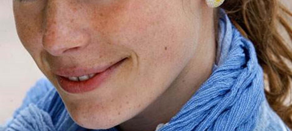 Flot marguerit broche og øreringe