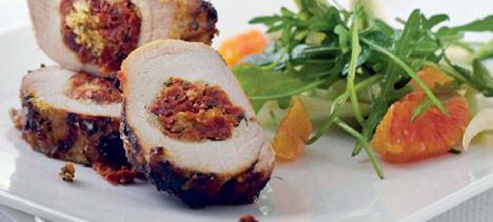 Fyldt mørbrad med appelsinsalat