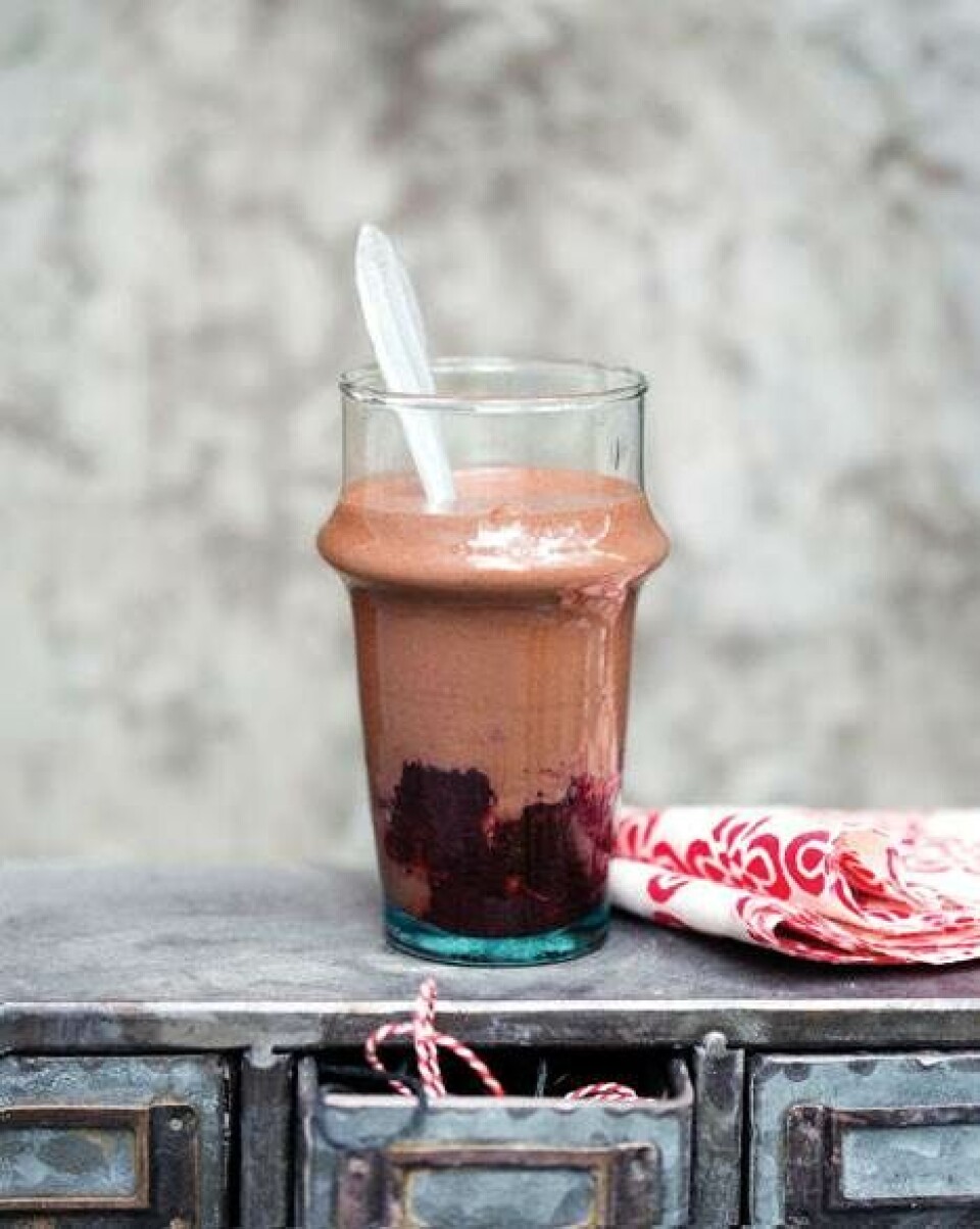 Chokolade-milkshake med brombær