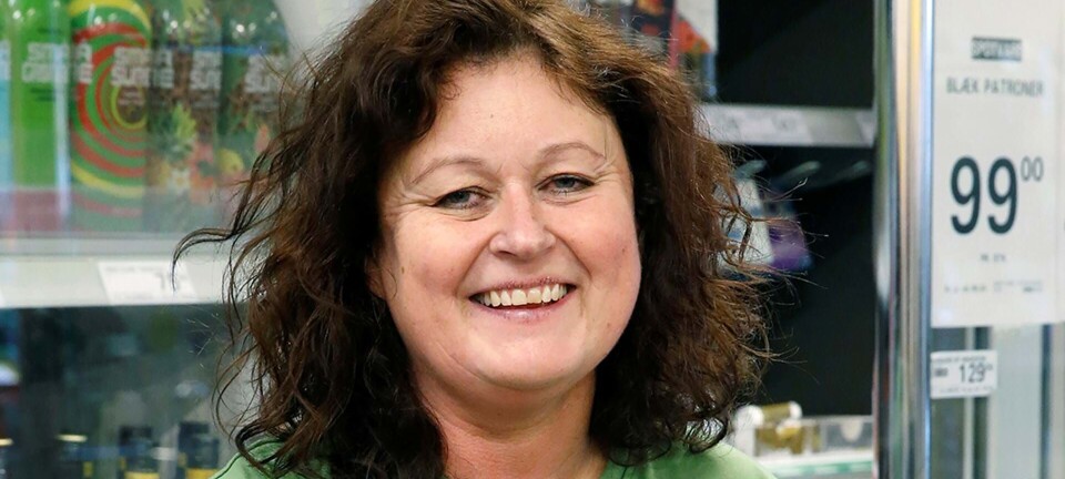 Finalist til Danmarks sødeste kassedame 2020: 'Helle gør selv ulvetimen hyggelig'