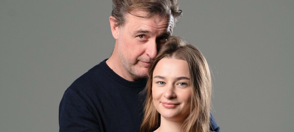 Der er 28 år mellem Astrid og Jakob: ”Det første halve år gik vi slet ikke ud offentligt”