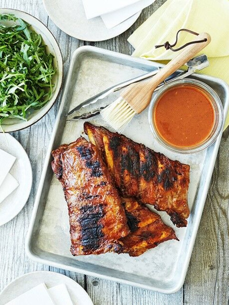 Spareribs på grill med perfekt hjemmelavet øl-marinade