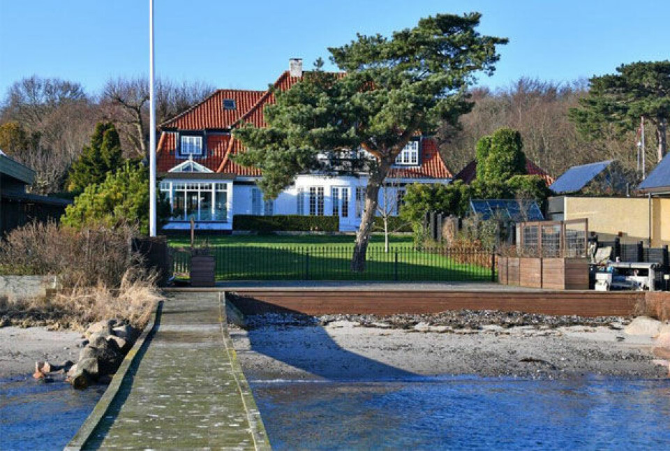 Peter_Schmeichel_villa.jpg