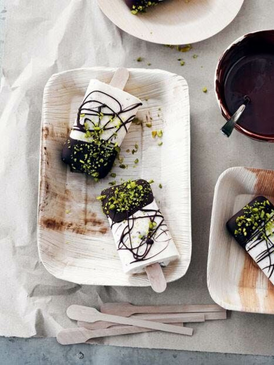 Lav selv: Banan- og yoghurtispinde