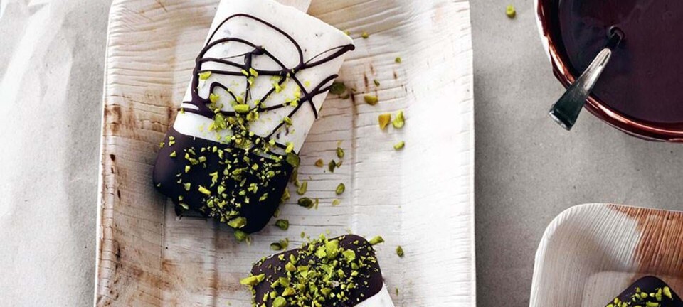 Lav selv: Banan- og yoghurtispinde