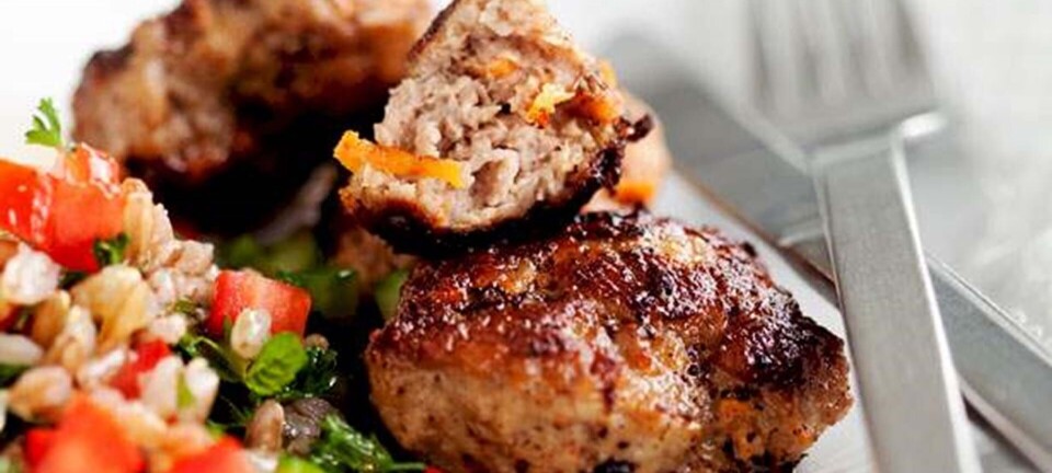 Grønne kalvefrikadeller med bulgursalat