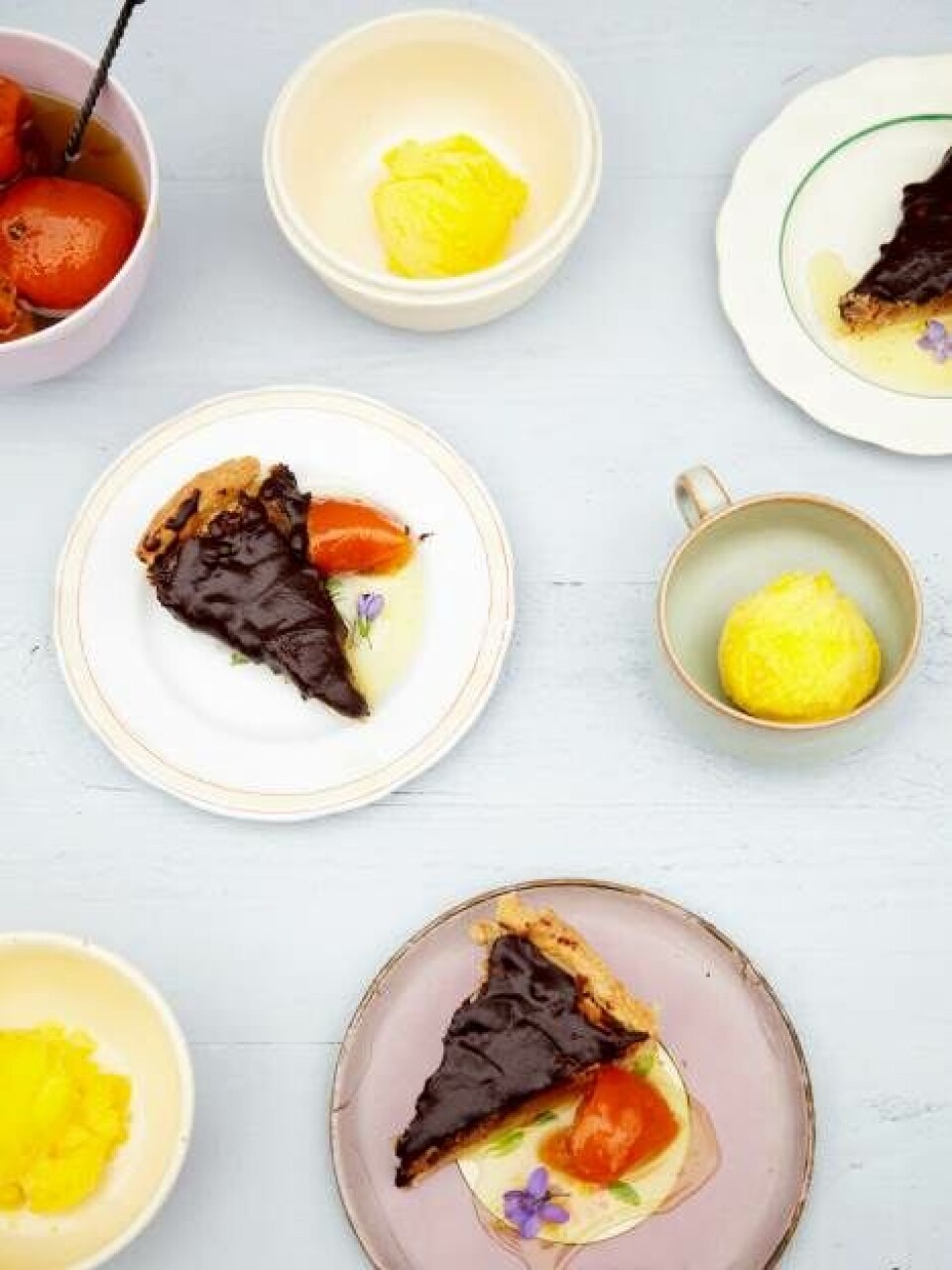 Mandeltærte med appelsinsirup og appelsinis
