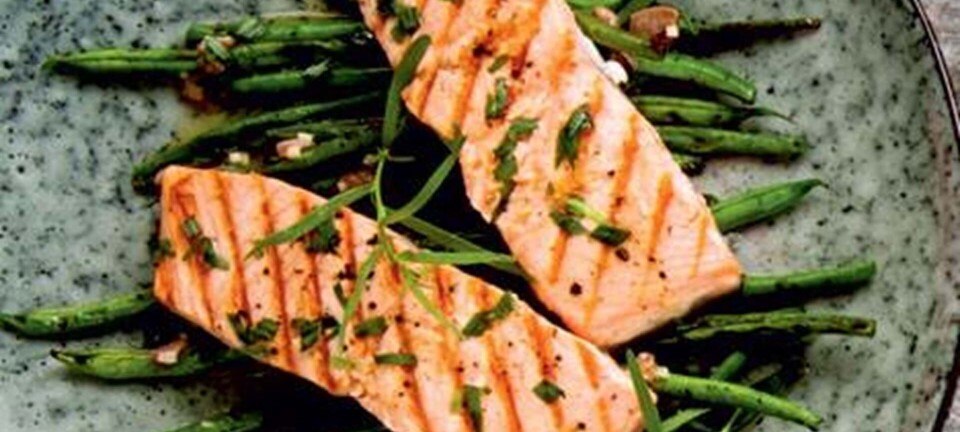 Grillet laks med bønner og ansjoser