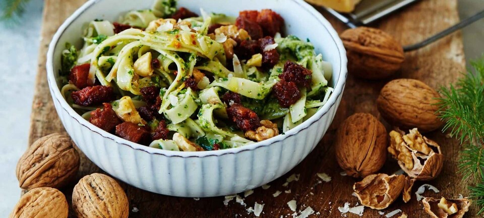 Pasta med valnøddepesto og grønkål