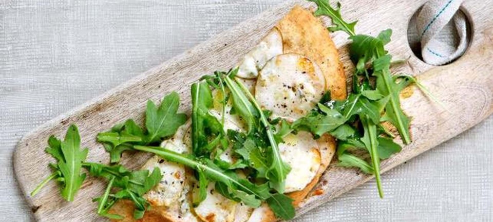 Pizza med gorgonzola, rucola og pærer