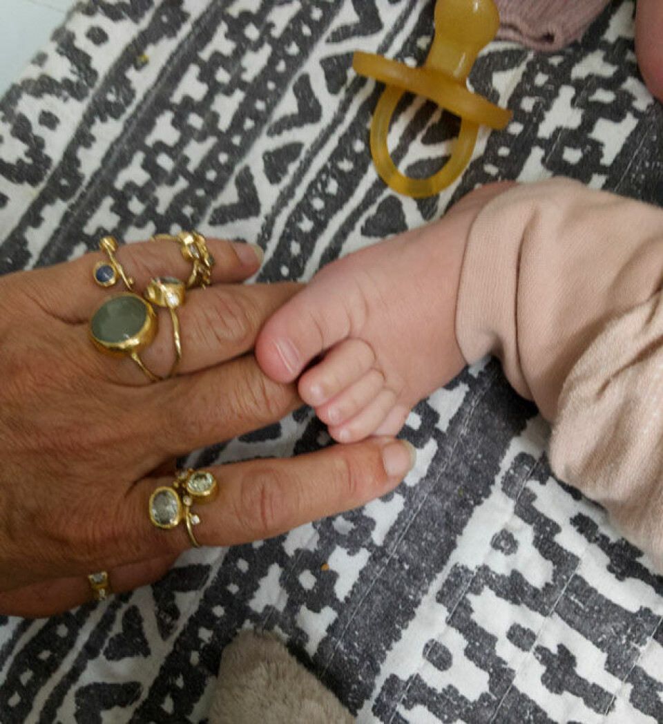 Josephine Bergsøe med sit barnebarn Melodie.