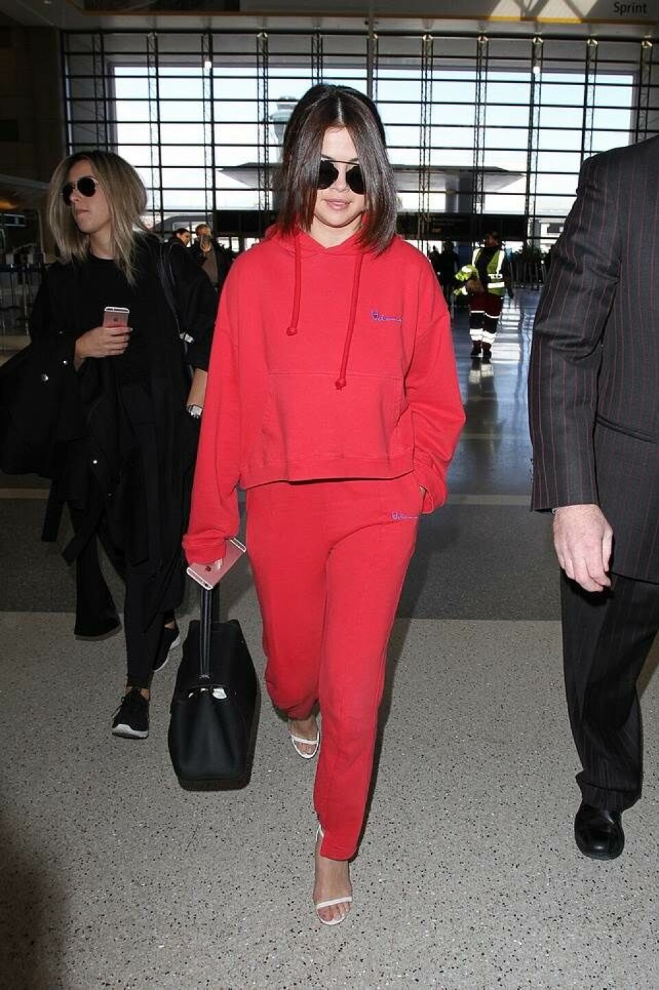 Joggingtøj hele dagen: Den nye Weekday og Champion-kollektion er landet