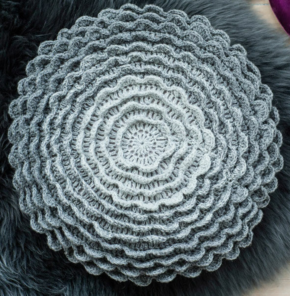 Hæklet blomsterpude