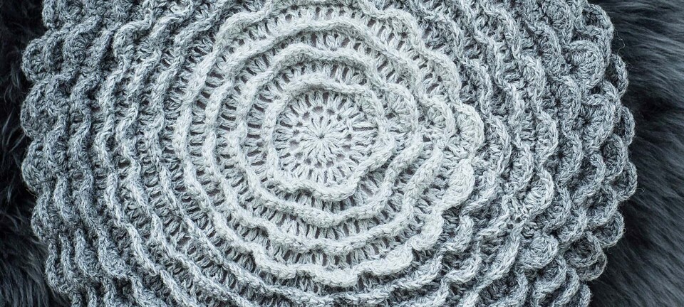 Smuk hæklet blomsterpude