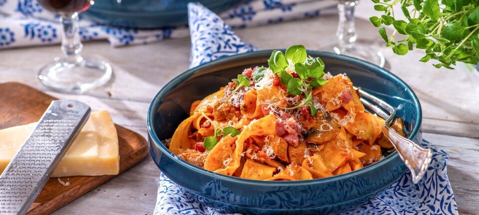 Nem pasta med mørbrad, svampe og bacon