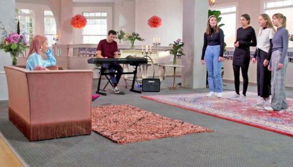 Billede 1 - Adi og Oh Land arbejder tæt sammen under 'X Factor'. (Foto: TV 2)