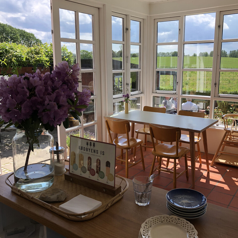 Parrets fine havestue danner nu ramme om en skøn lille café.