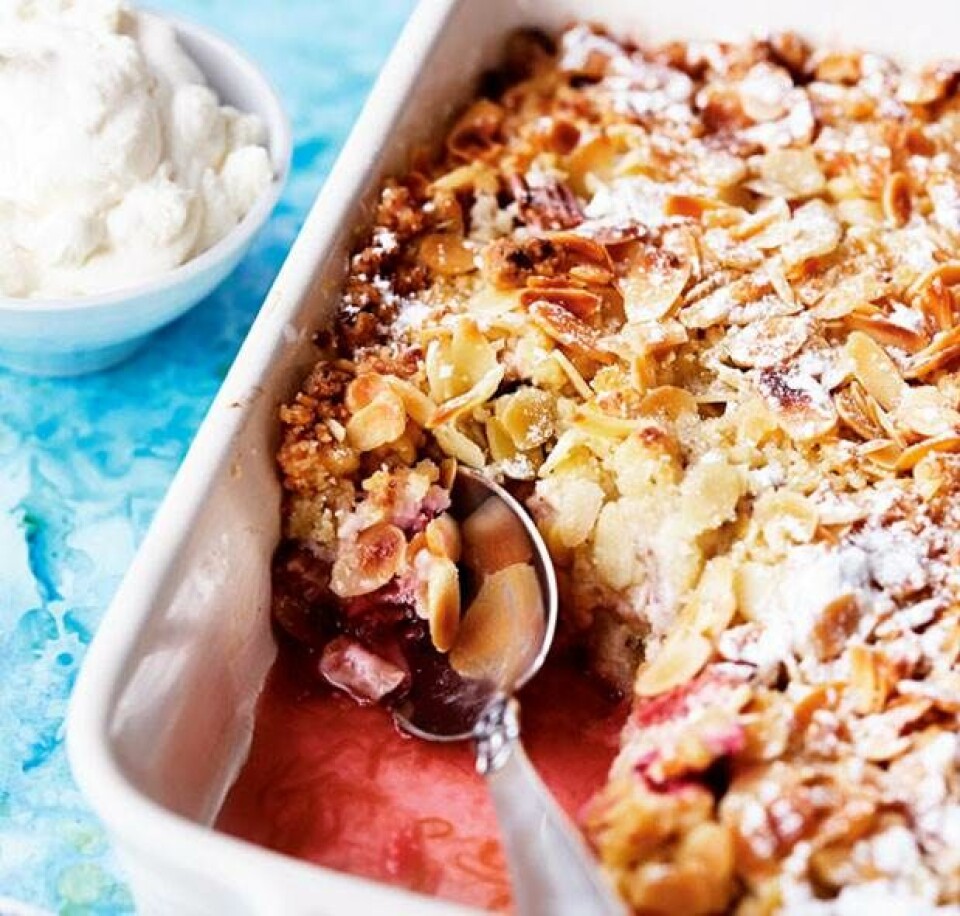 Nem rabarbercrumble med marcipan