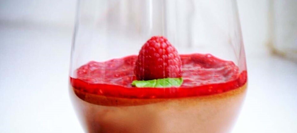 Chokolademousse med hindbærcoulis