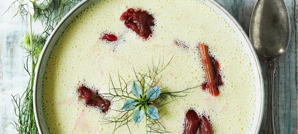 Koldskål med rabarberkompot