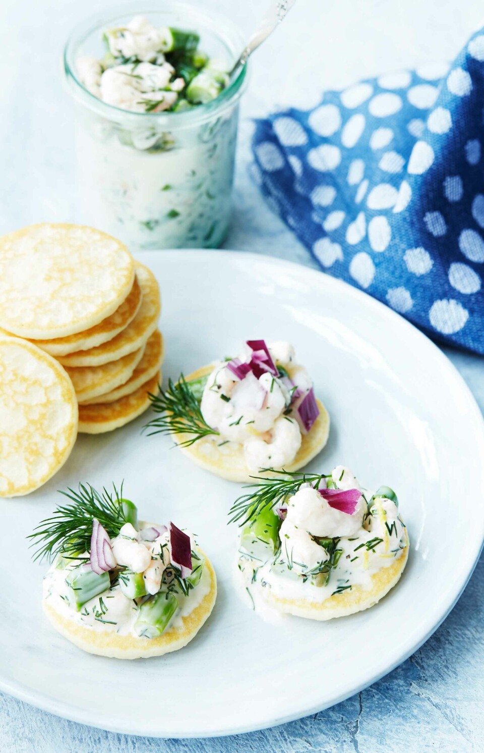 Klassisk rejesalat på blinis