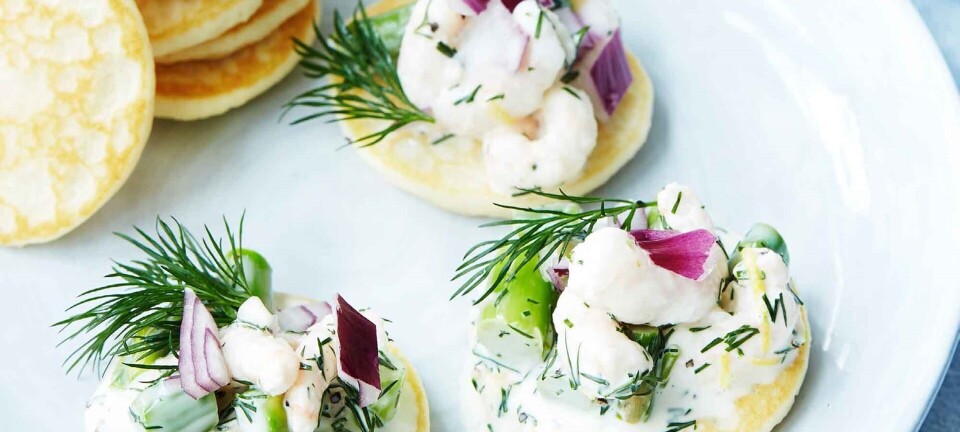 Klassisk rejesalat på blinis