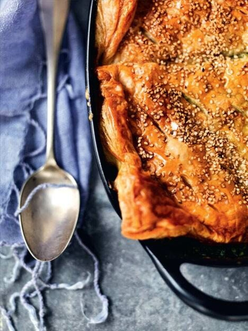 Fisk i spinat med sprødt låg