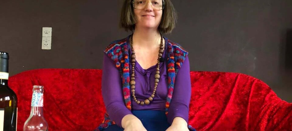 Carolinas tissekone-julekalender hitter igen på Facebook: 340.000 elsker denne video