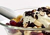 Frugtsalat med flødeskum