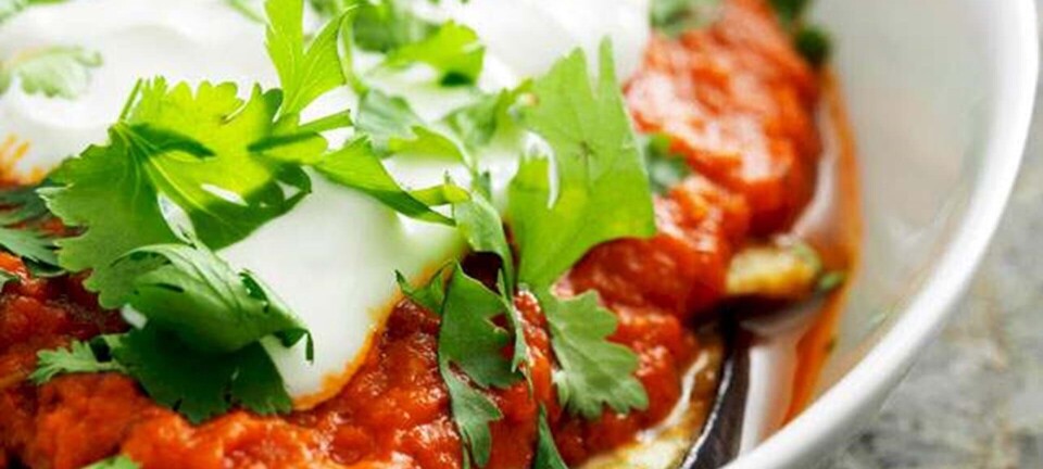 Sådan laver du indisk aubergine med tomat