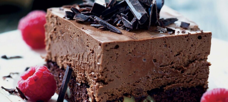 Chokolademousse med nøddebund