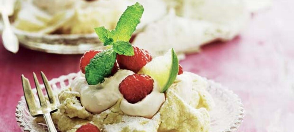 Marengs med hindbær-limesyllabub