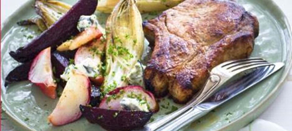 Koteletter med rødbeder og blåskimmelost