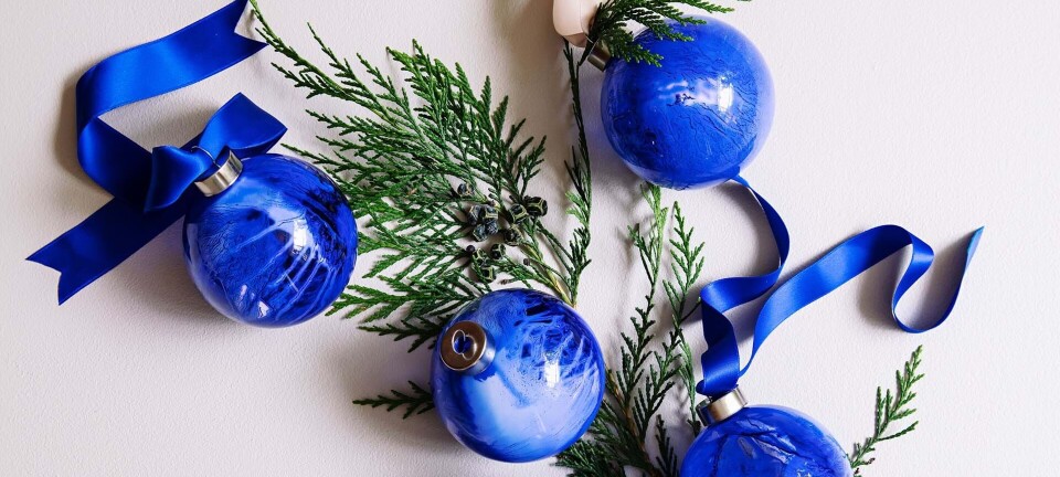 DIY: Sådan maler du smukke julekugler med blæk