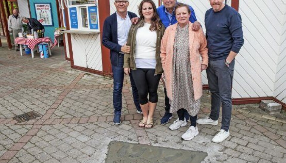 Fra venstre Karsten Jansfort, Lise Baastrup, Ulf Pilgaard, Lisbet Dahl og Henrik Lykkegaard. Jansfort har de seneste år slået sine populære folder i Sønderborg Sommer Revy, og Baastrup er tilbage efter en pause på et år. (Foto: Michael Stub)