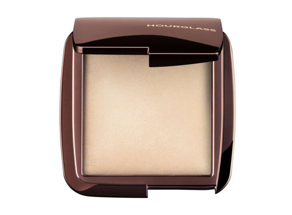 hourglass ambient lightning.jpg