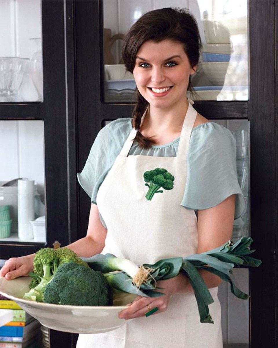 Flot forklæde med broccoli