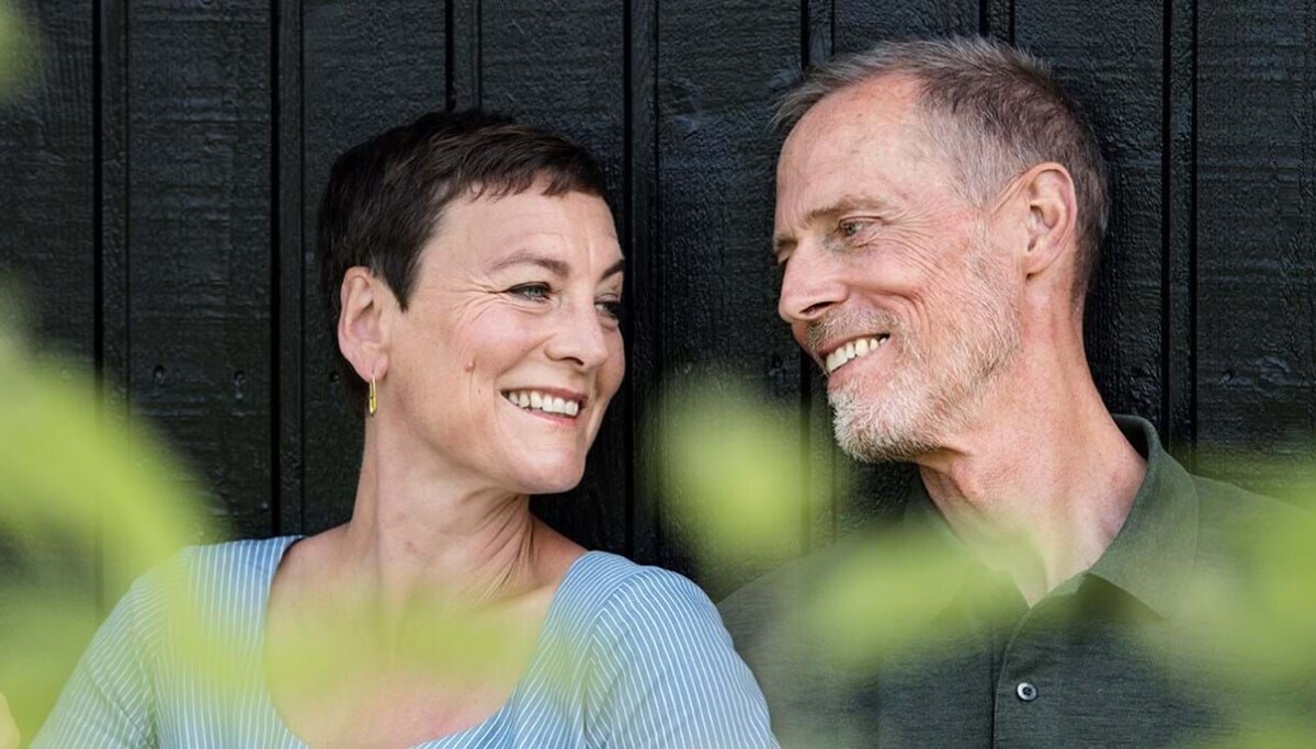 Når tv-vært Janni Pedersen og hendes mand, Kim Faber, skal forklare, hvorfor de kan blive ved at skrive videre på deres kærlighedshistorie, er den fælles madklub blot én af forklaringerne. Det er ikke hver dag, de siger "jeg elsker dig", men de har et særligt ...