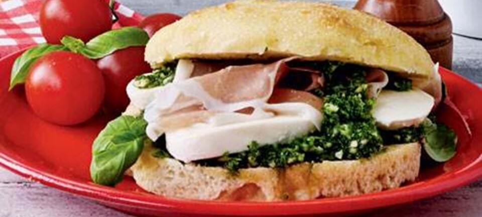 Sandwich med skinke, mozzarella og pesto