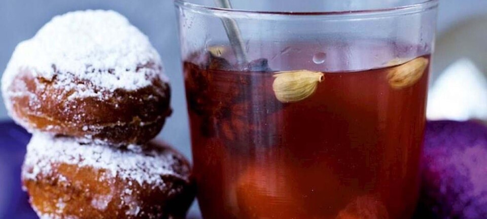 Pink gløgg med granatæblesaft og rosévin