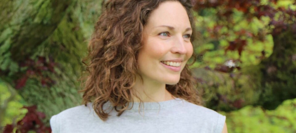 Sig farvel til træt kontorkrop med disse 4 yogaøvelser