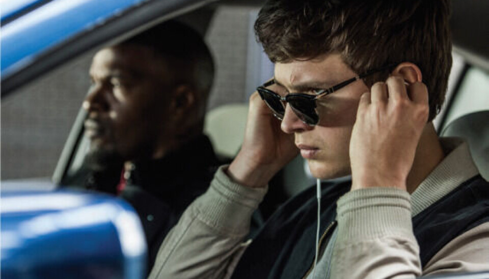 Årets bedste actionfilm. Sådan lød dommen i flere anmeldelser, da 'Baby Driver' havde premiere i 2017. Nu er der så mulighed for at opleve den medrivende film i hjemmebiografen. Ansel Elgort spiller den unge Baby, der arbejder som chauffør for den kriminelle bagmand Doc. Men så en dag forelsker Baby sig i den smukke Debora. Det får ham til at drømme om at starte et nyt liv uden for det kriminelle miljø. Forude venter dog lige en sidste tur …